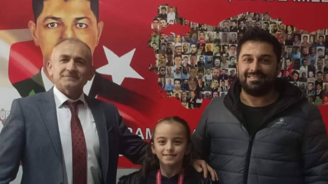 İstiklal Marşını Güzel Okuma Yarışmasında Derece Alan Öğrencimiz